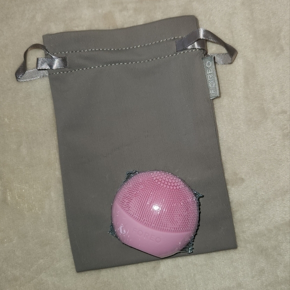 Foreo LUNA Play Sonic Face Cleaner - Picture 4 of 9